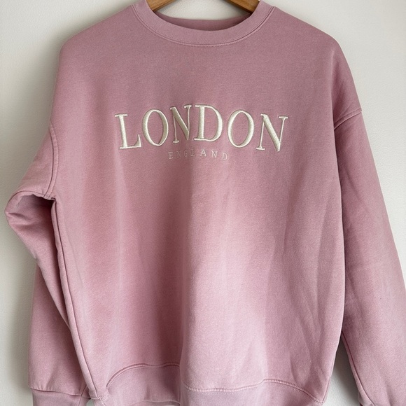 3 for $20 Reitmans Pink London Sweatshirt - Picture 1 of 3
